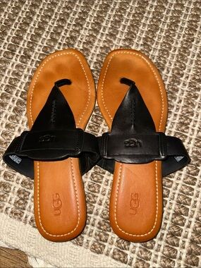 UGG Women's Black Leather Toe-Post Sandals with Tan Footbed